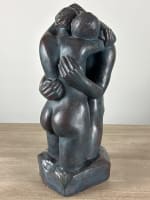 Ancienne sculpture le baiser l'étreinte portrait de couple enlacé signé XXe - Miniature 3