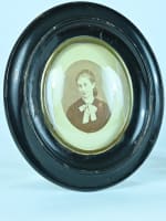 Ancien cadre photo ovale Napoléon III bois noirci pour de jeune femme Caron Nancy - Miniature 2