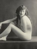 Ancienne photo portrait femme nue attitude atelier artiste assise Art Nouveau - Miniature 1