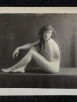 Ancienne photo portrait femme nue attitude atelier artiste assise Art Nouveau - Miniature 5