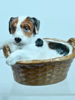 Ancienne figurine vintage Royal Doulton, chiot terrier dans un panier porcelaine - Miniature 6