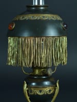 Ancienne charmante lampe à pétrole 1900 Hugo Schneider style Louis XVI - Miniature 5