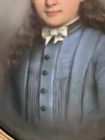 Ancien tableau portrait de jeune fille à la robe bleue XIXe pastel signé Dreux - Miniature 3