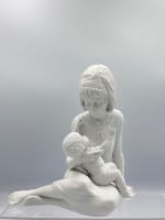 Statuette figurine Allemagne femme berçant son enfant tendre porcelaine Kaiser - Miniature 5