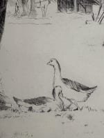 Ancienne gravure signée Eugène Corneau "Dans la ferme" Berry Canard - Miniature 3