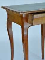 Ancienne table écritoire d'époque Louis XV bureau de dame cerisier mouluré XVIIIe - Miniature 10