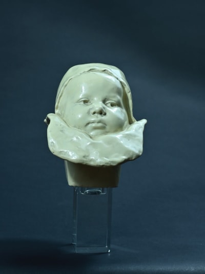 Ancien portrait de bébé à la collerette Jean Carriès art nouveau enfant 1900