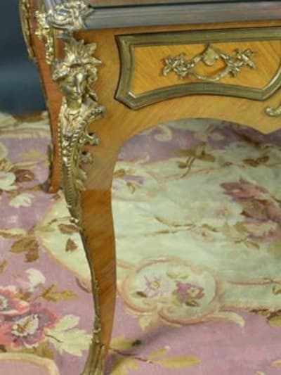 Ancien bureau plat ministre Charles Cressent Louis XV bronze doré espagnolettes