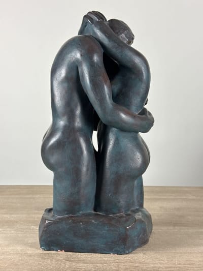 Ancienne sculpture le baiser l'étreinte portrait de couple enlacé signé XXe