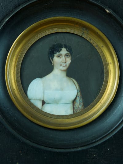 Ancienne miniature portrait de jeune femme robe blanche Empire De Lauro Italie