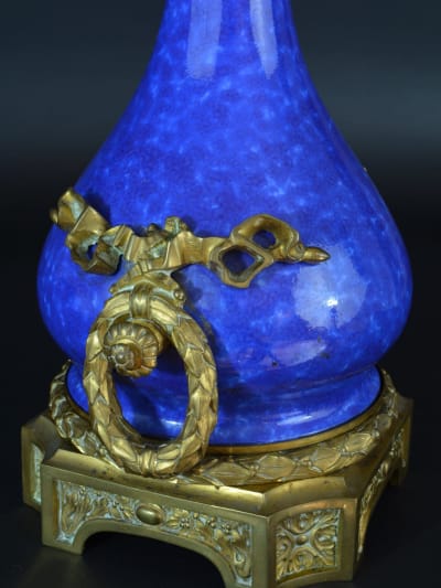 Grande lampe signée Sevres porcelaine bleue Louis XVI bronze Napoléon III rare