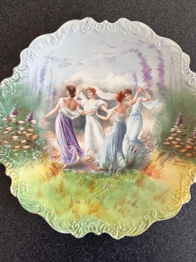 Grand plat porcelaine Limoges scène galante ronde antique muse fées paysage 1930