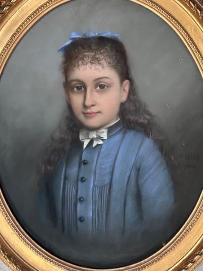 Ancien tableau portrait de jeune fille à la robe bleue XIXe pastel signé Dreux
