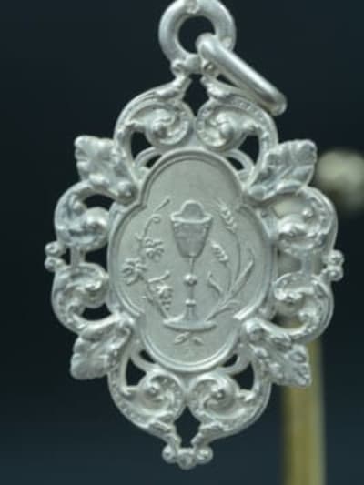 Superb religious medal, pendant communion chalice silver signed Adolphe Penin