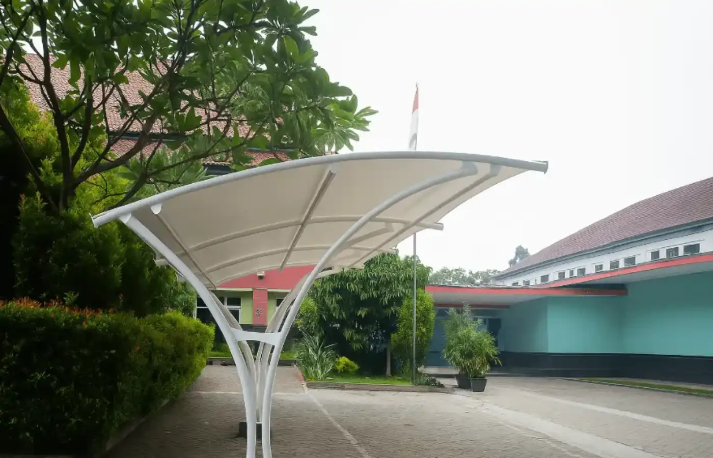 Desain kanopi membrane parkiran mobil model layar untuk carport minimalis