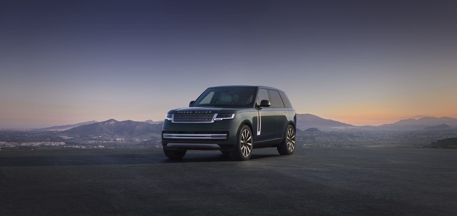 RANGE ROVER ELECTRIC: THE ORIGINAL LUXURY SUV GOES BATTERY