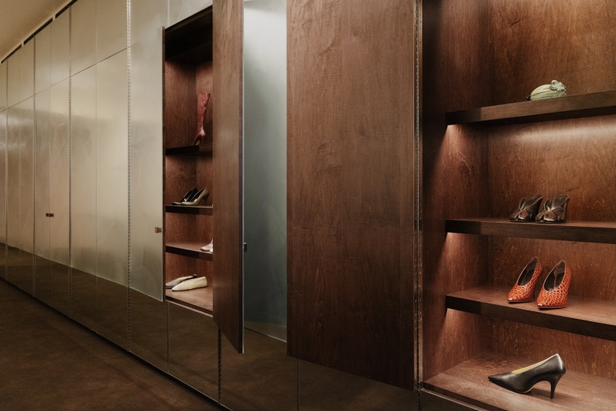 Le Monde Béryl store interior detail with blush curtains and mirrored surfaces