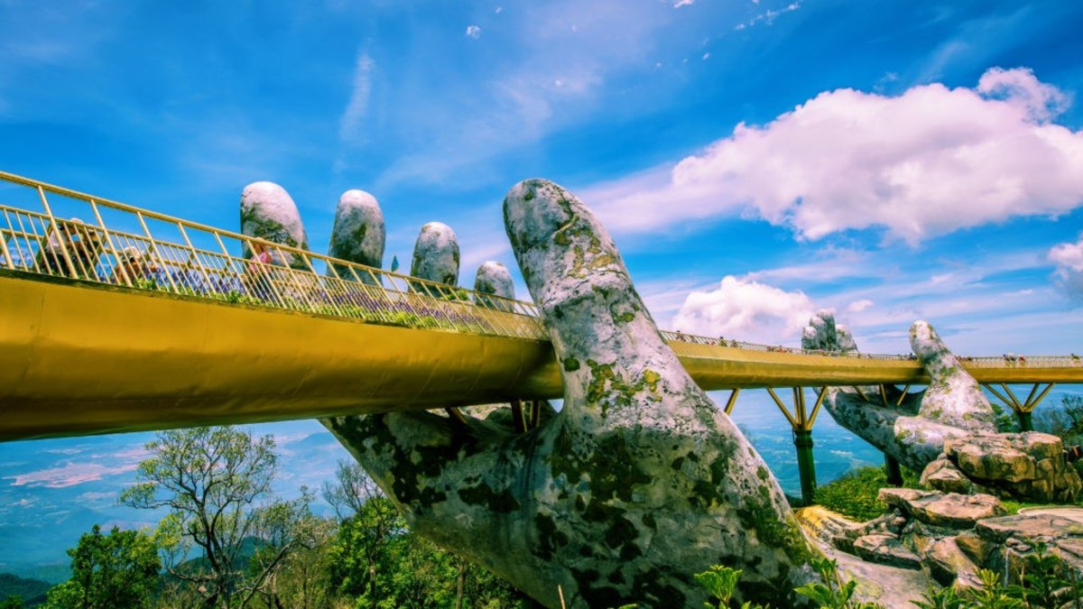 The Golden Bridge at dawn with exclusive early access for Mercure Bana Hills guests