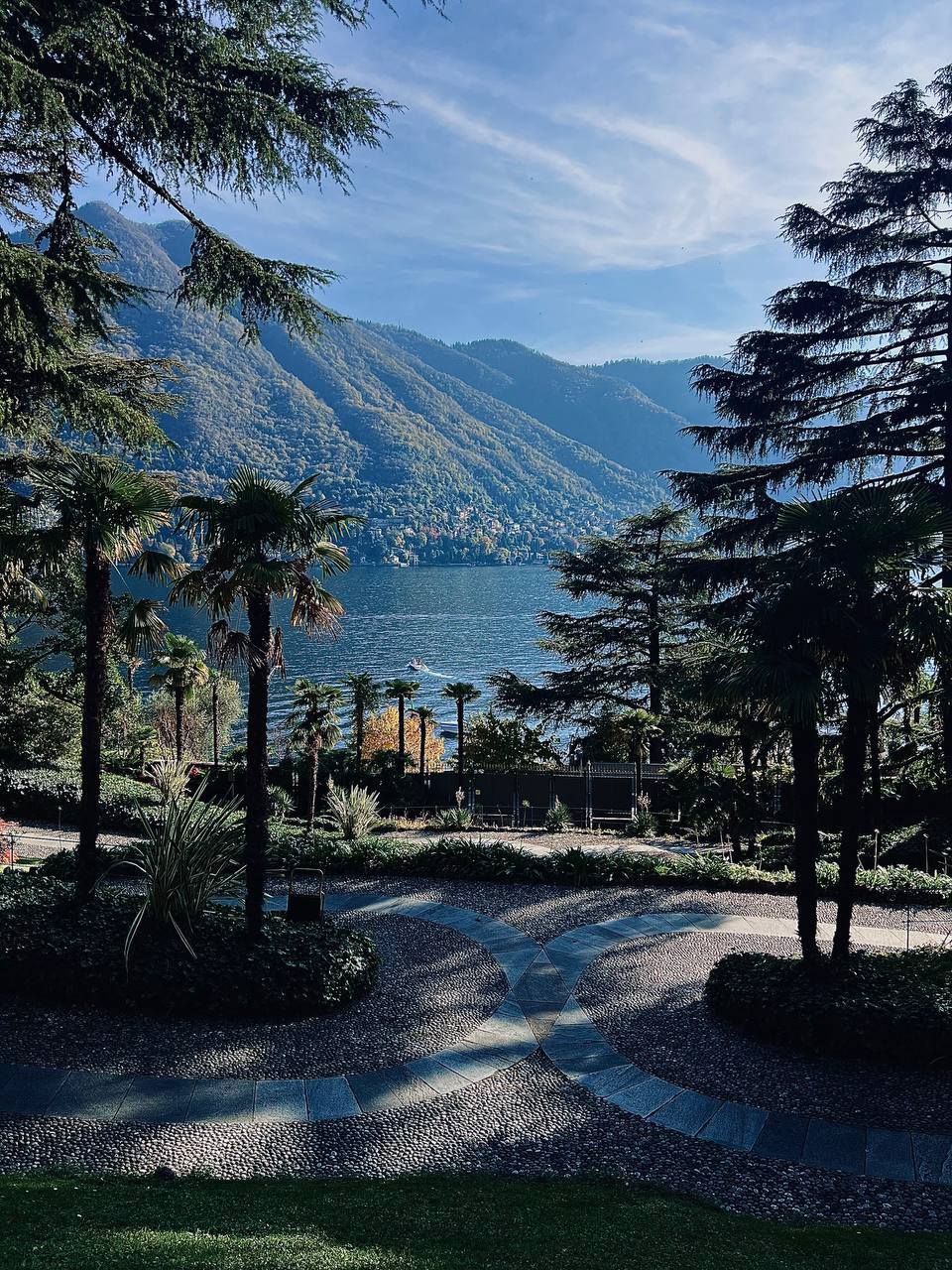 Manicured gardens and lake view at Passalacqua
