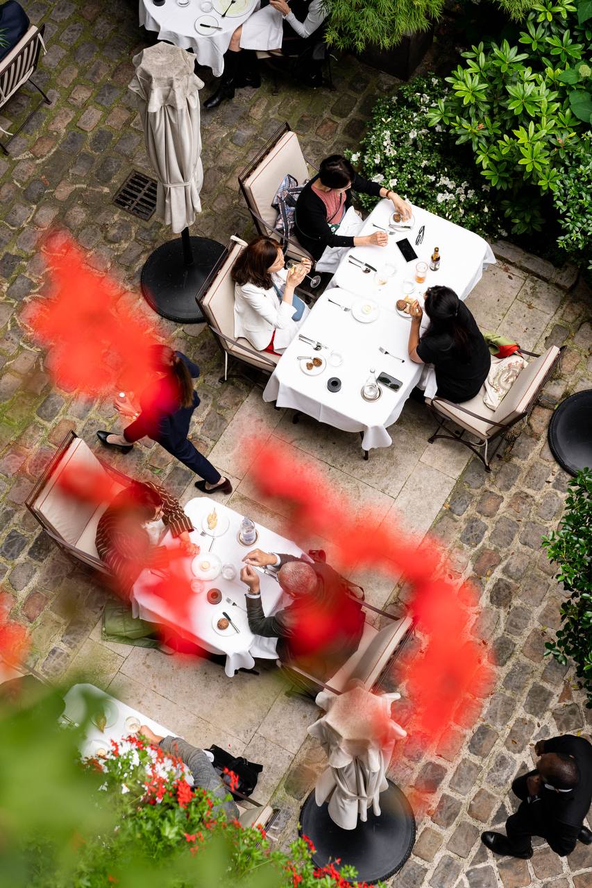 Restaurant Anne terrace overlooking the courtyard garden