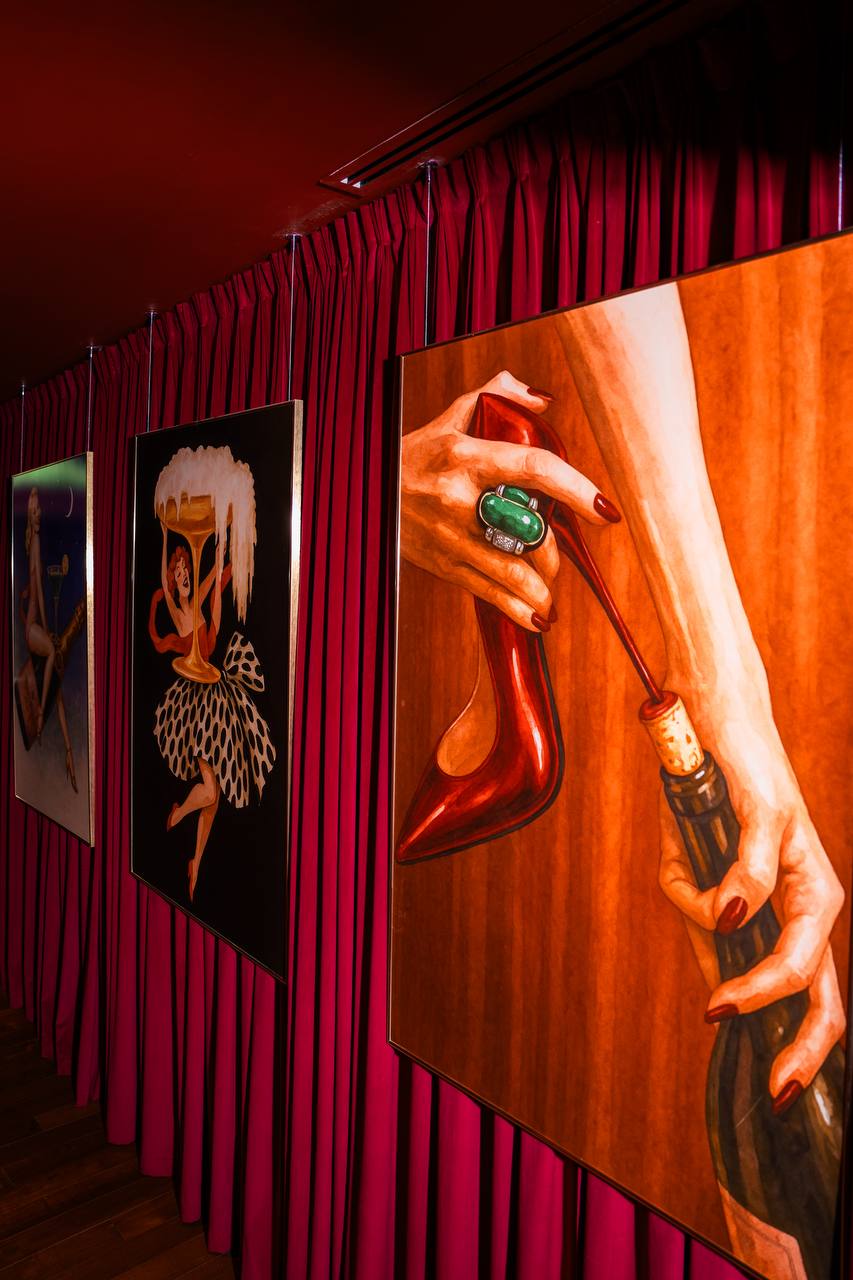 Retro paintings with stiletto heel artwork at Felicità Dubai