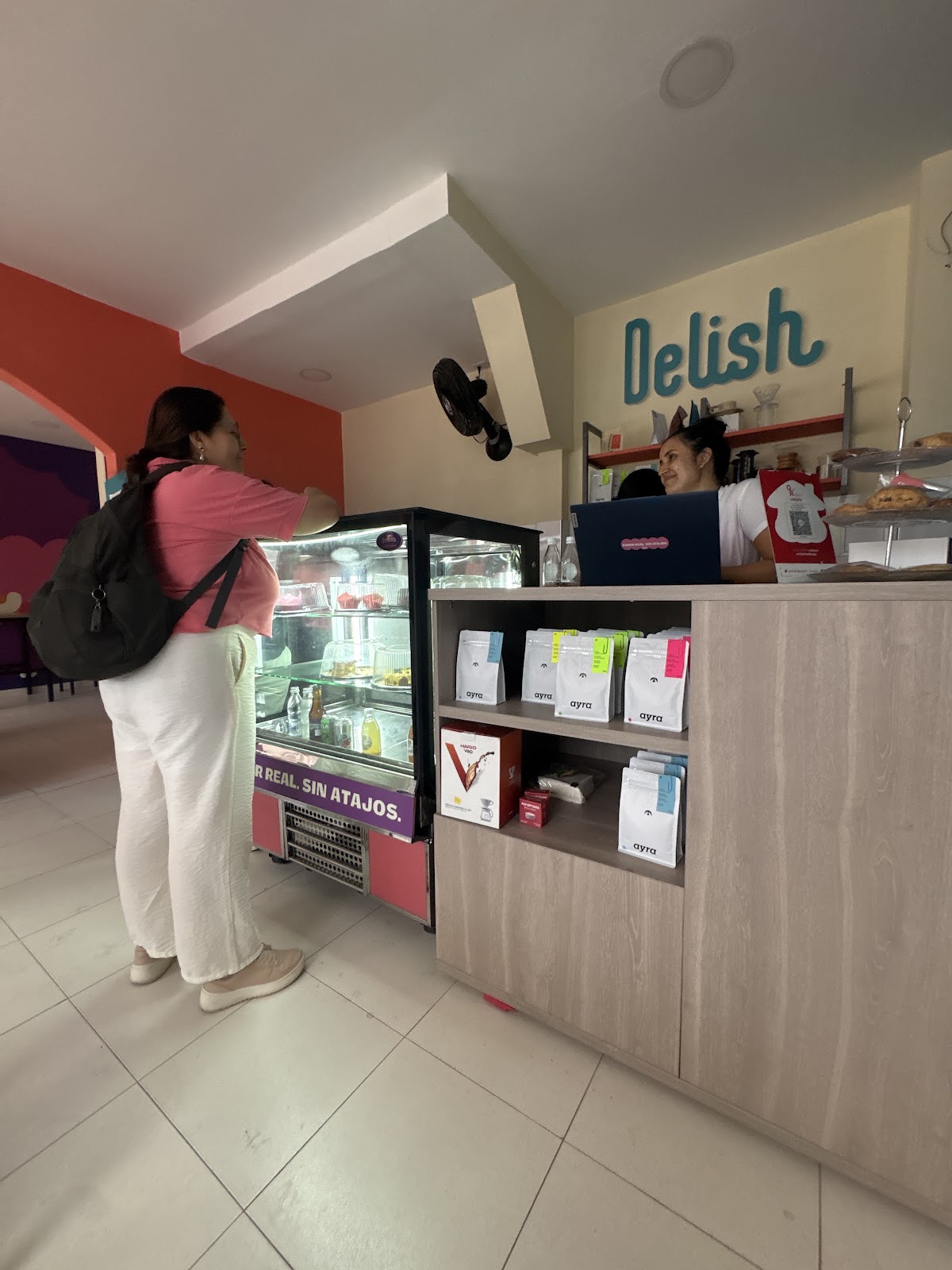 Delish - Café de especialidad y pastelería