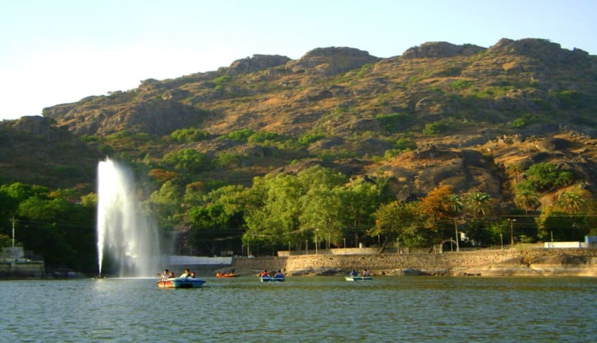 Mount Abu Lake Tour by Tempo Traveller 3