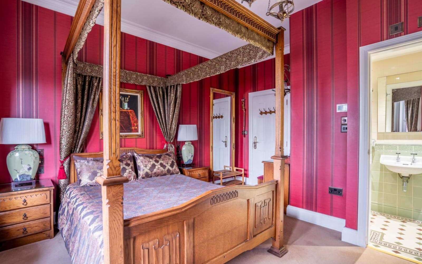 Oak Four Poster King main bedroom