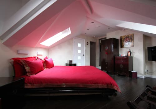 Tang Superking seating under the tower