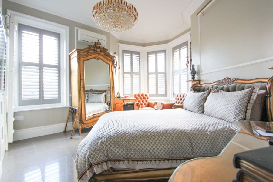 Versailles Gold King room