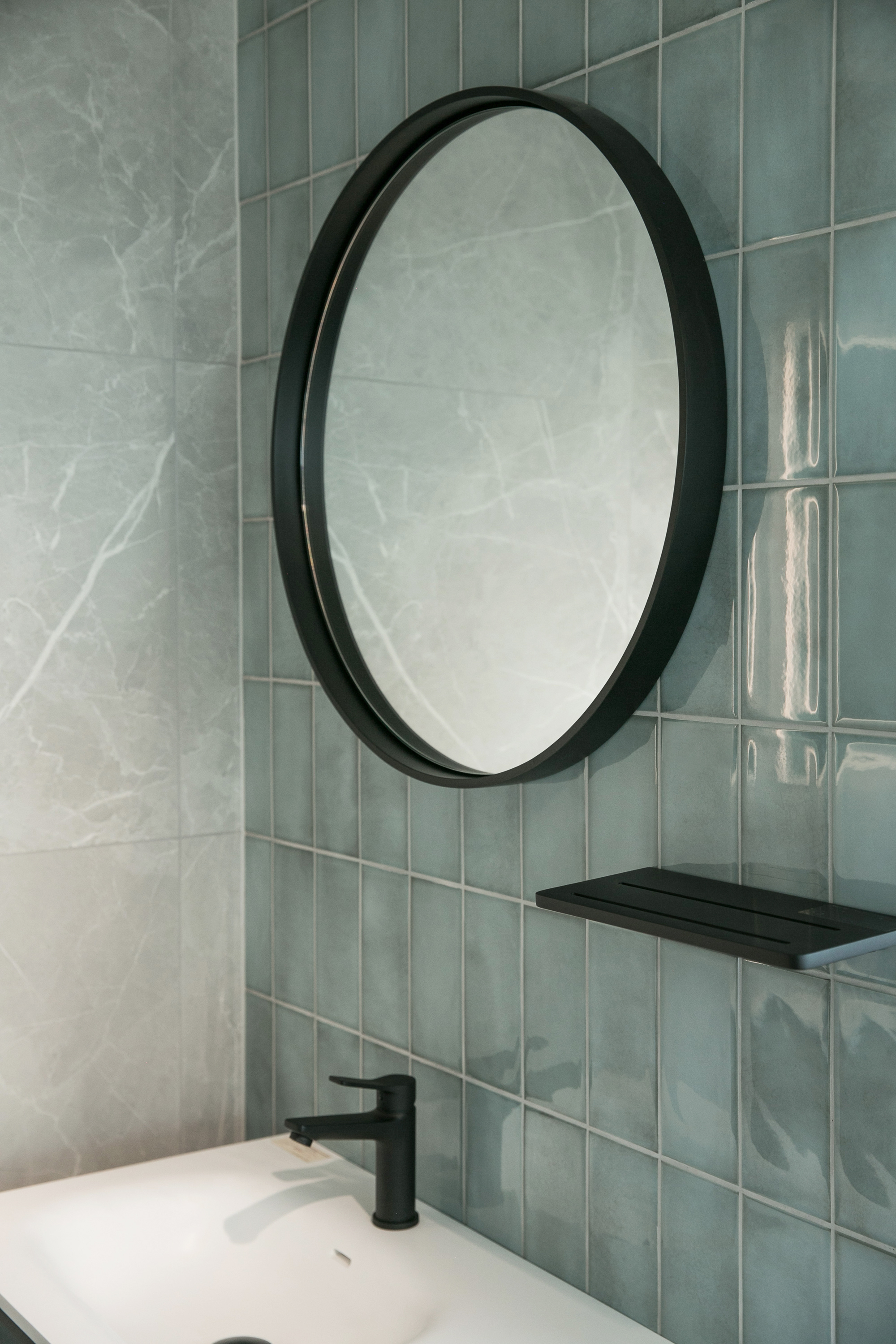 Aruvo Cstone Round Composite Stone Bathroom Mirror Black 70cm