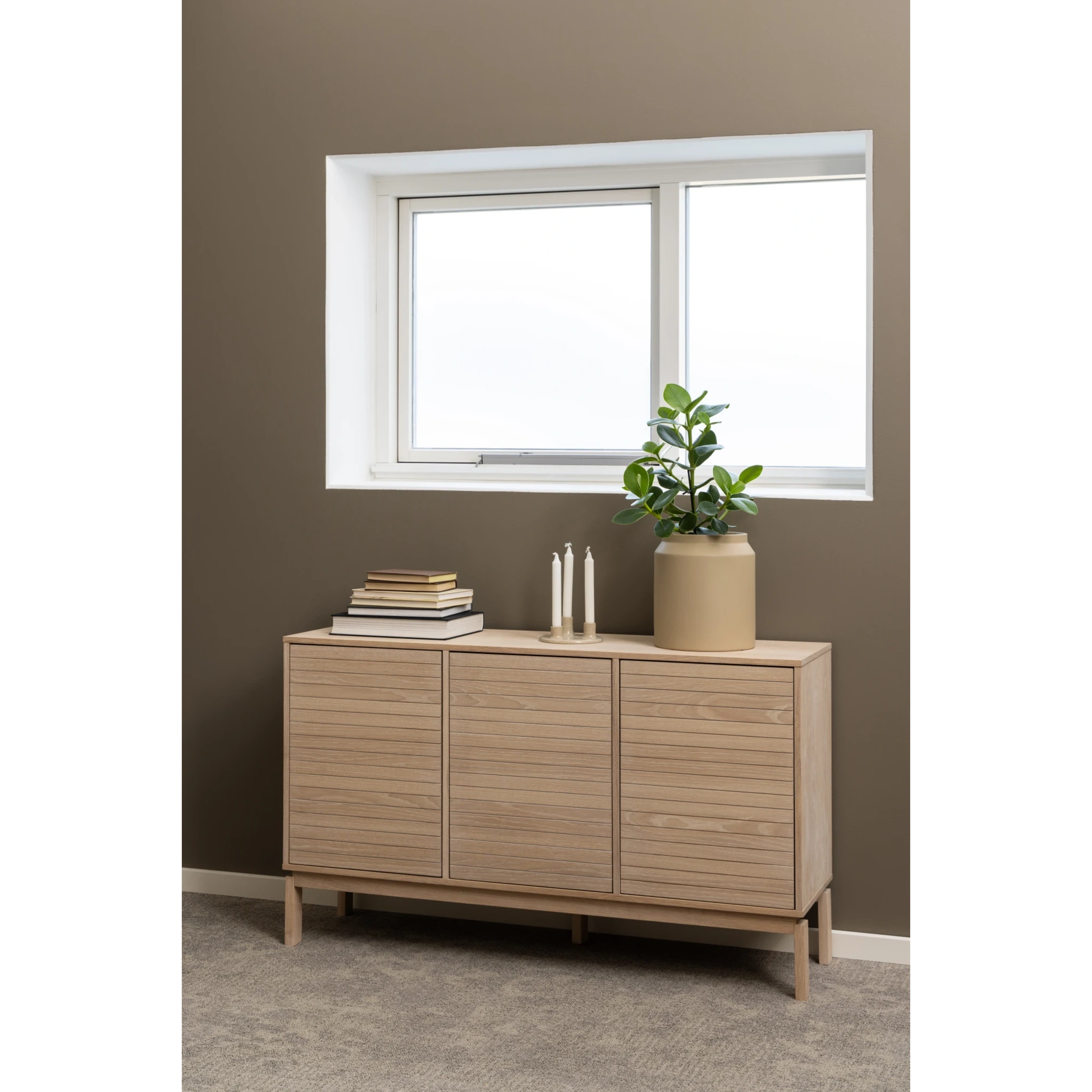 Hjem Design Linar Sideboard, 135cm