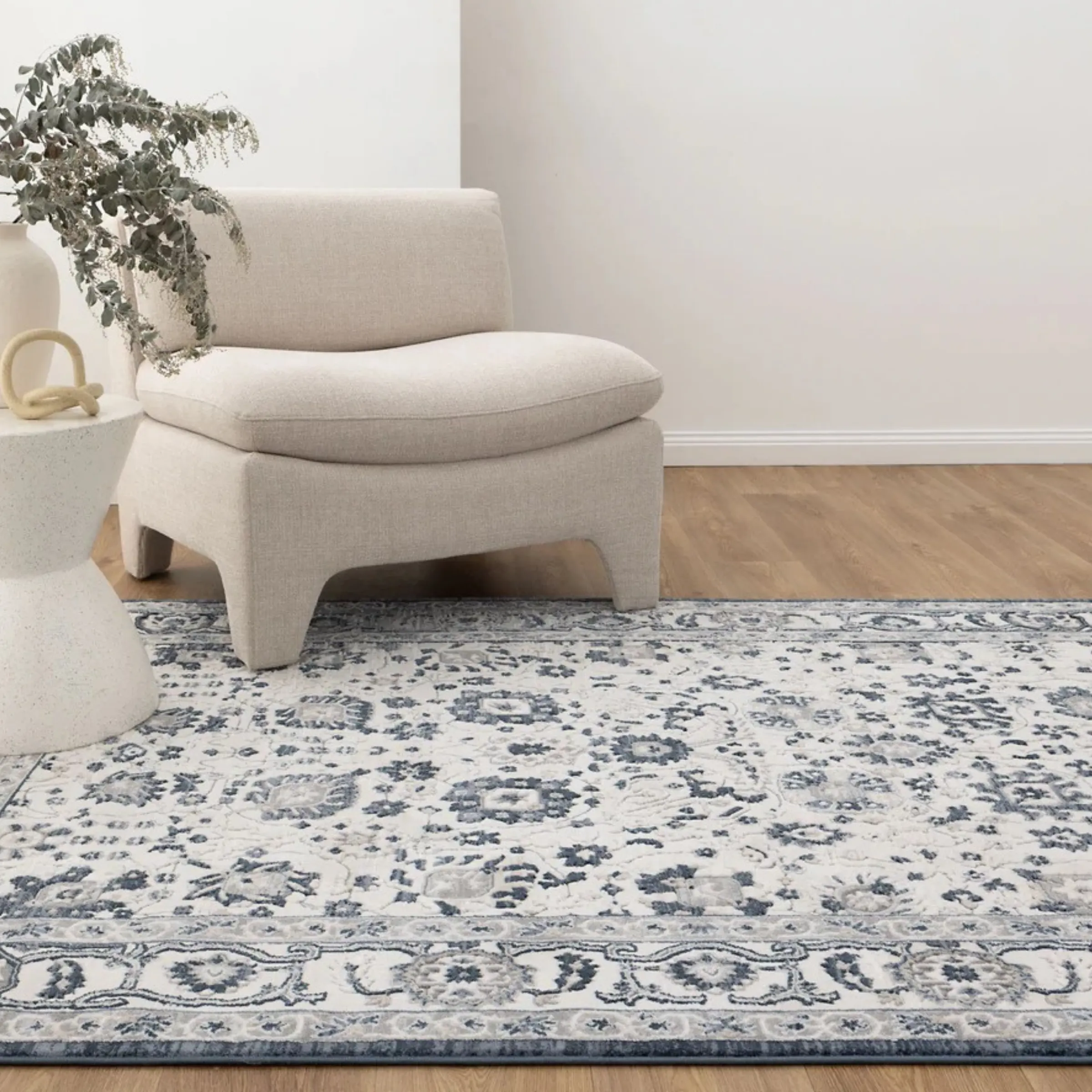 DreamWeaver Maya Floral Traditional Rug, Blue, 160x230cm
