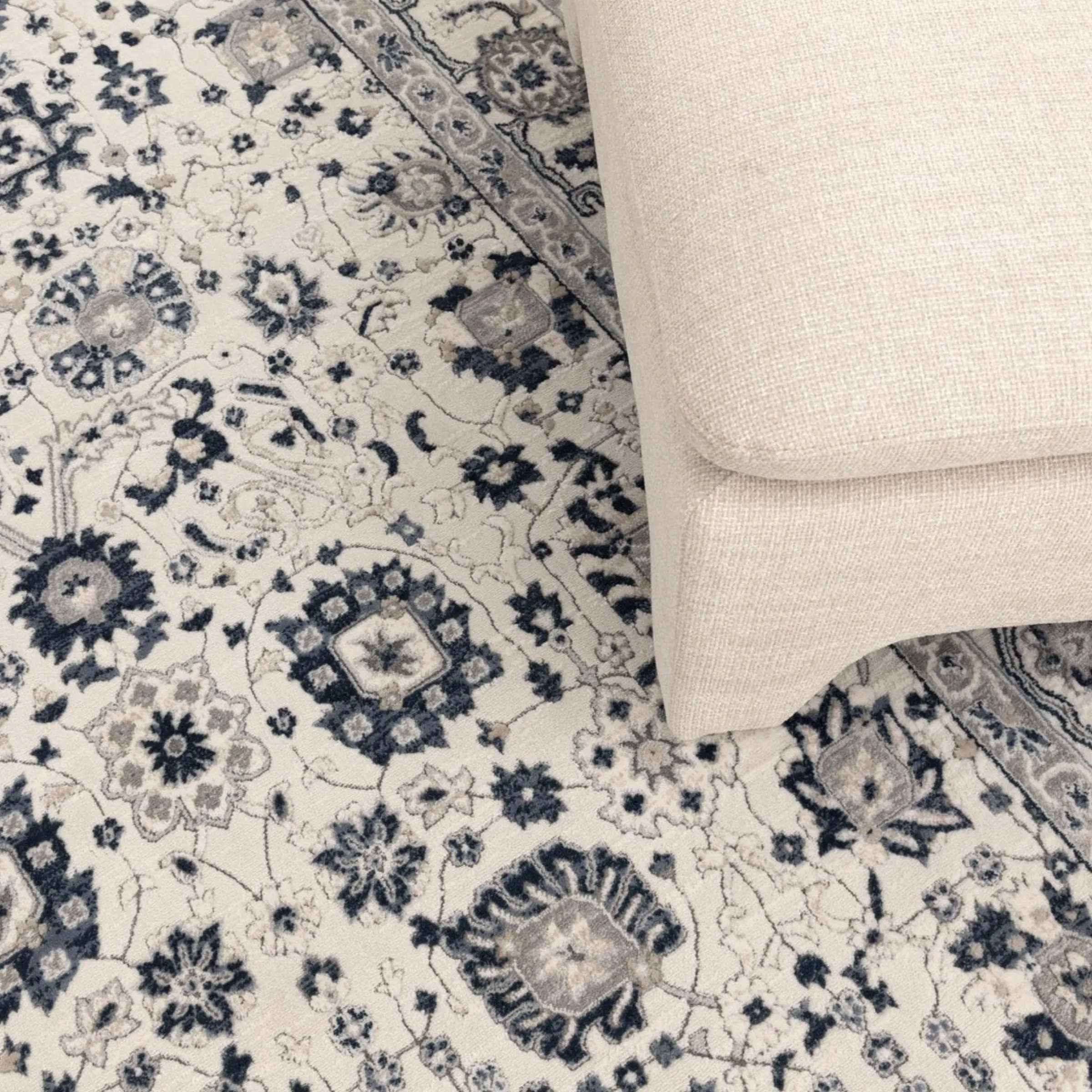 DreamWeaver Maya Floral Traditional Rug, Blue, 160x230cm