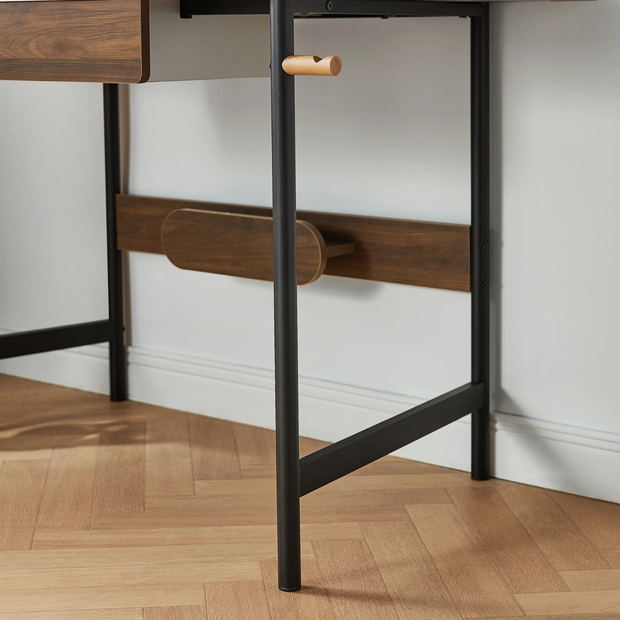 Linspire Odyssey Office Desk