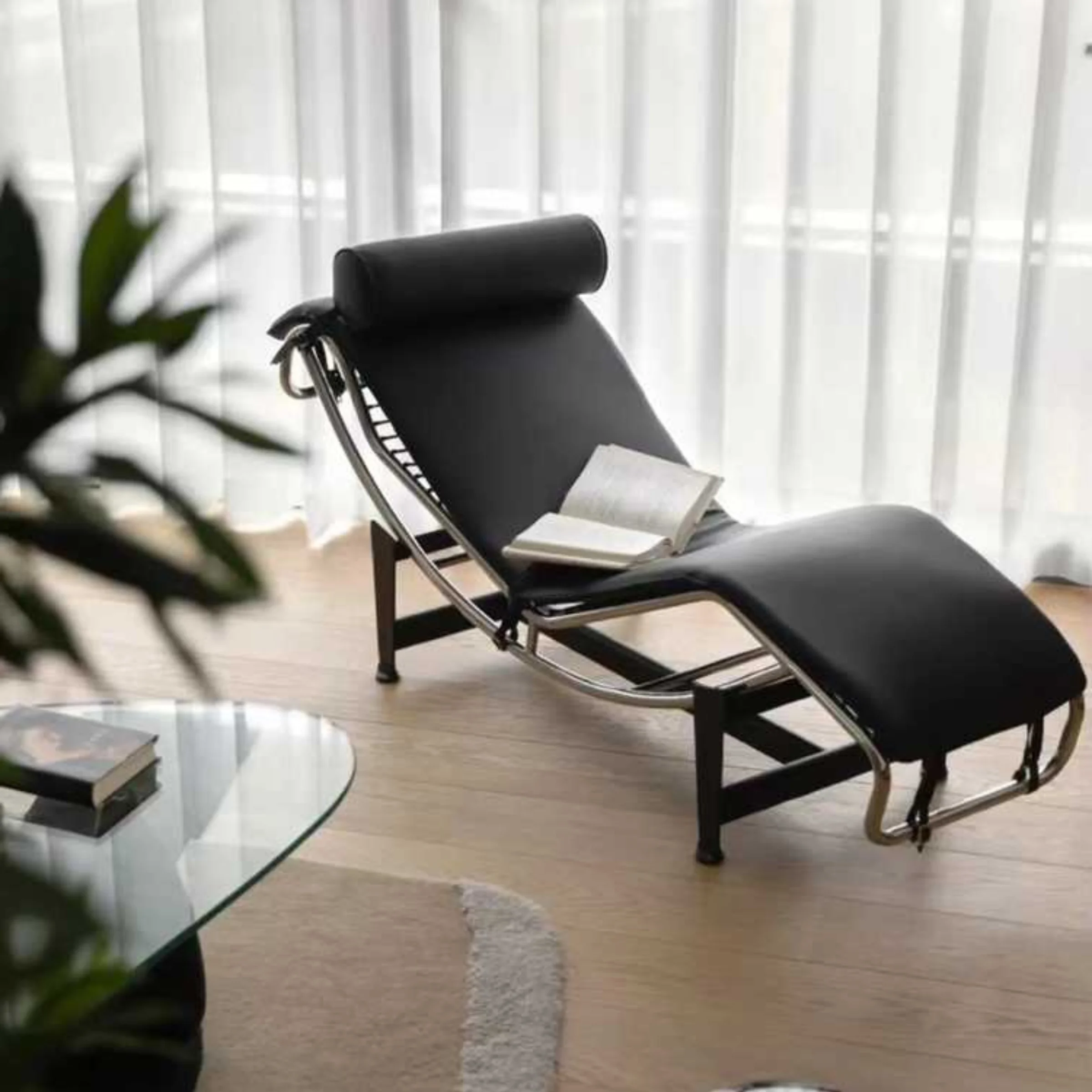 Replica Le Corbusier LC4 Chaise Longue, Faux Leather