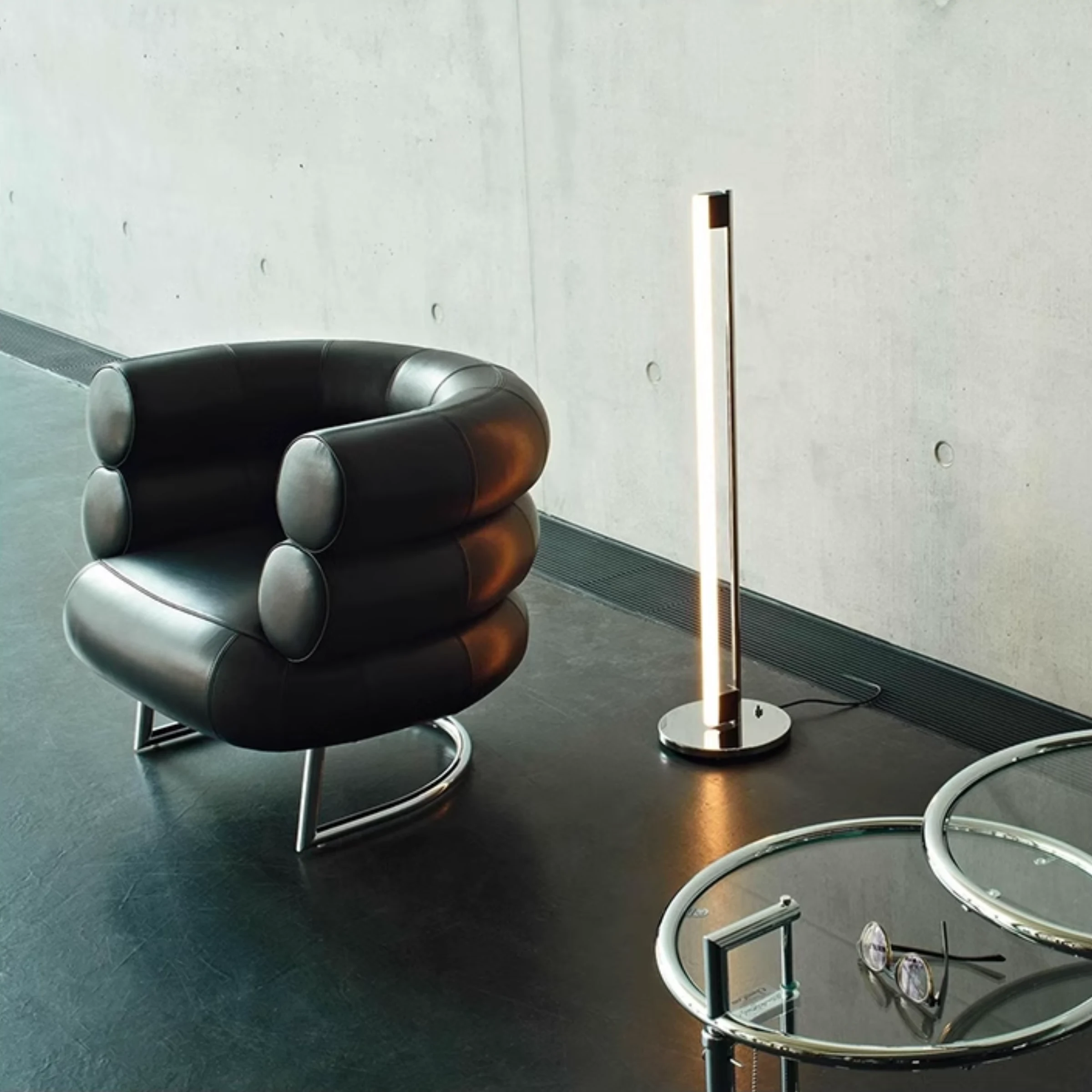 Eileen Gray Bibendum Chair Replica, Black
