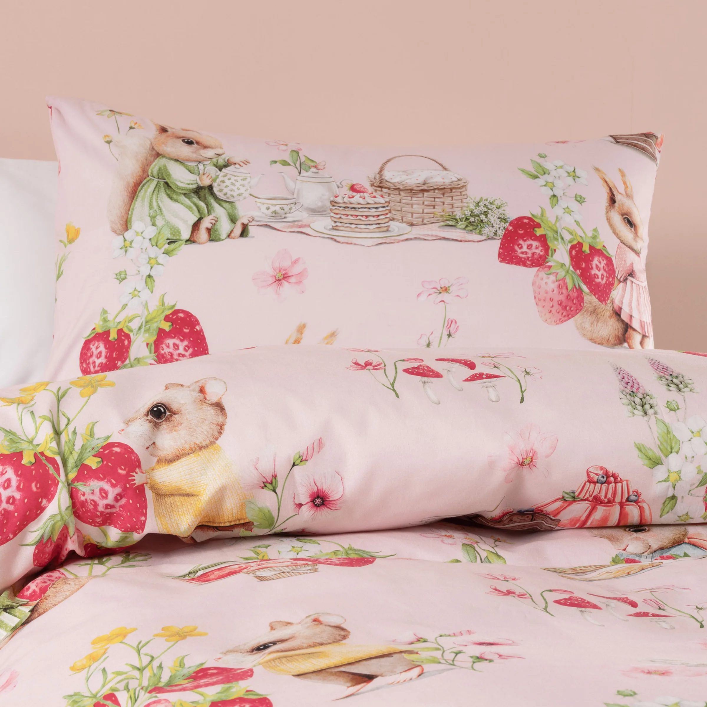 SQUIGGLES Strawberry Garden Duvet Cover Set, Blush, Double
