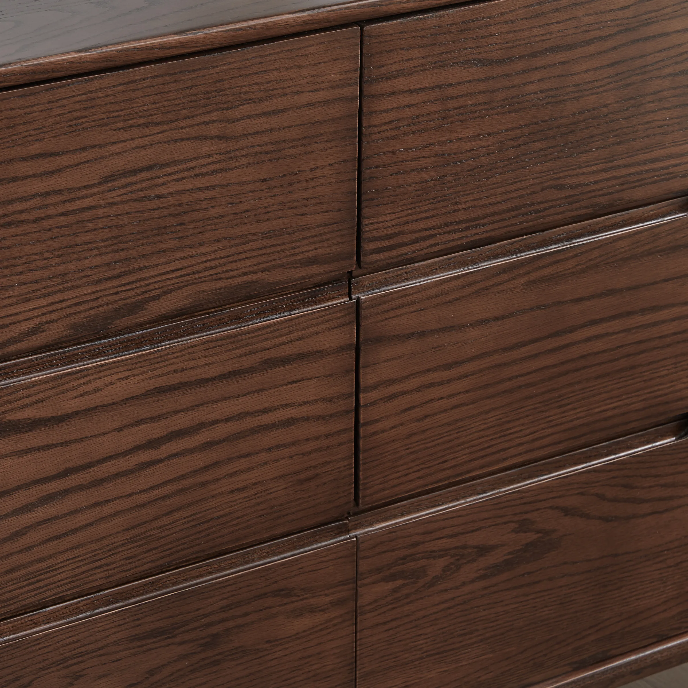 Solidwood Bailey Chest of 9 Drawers
