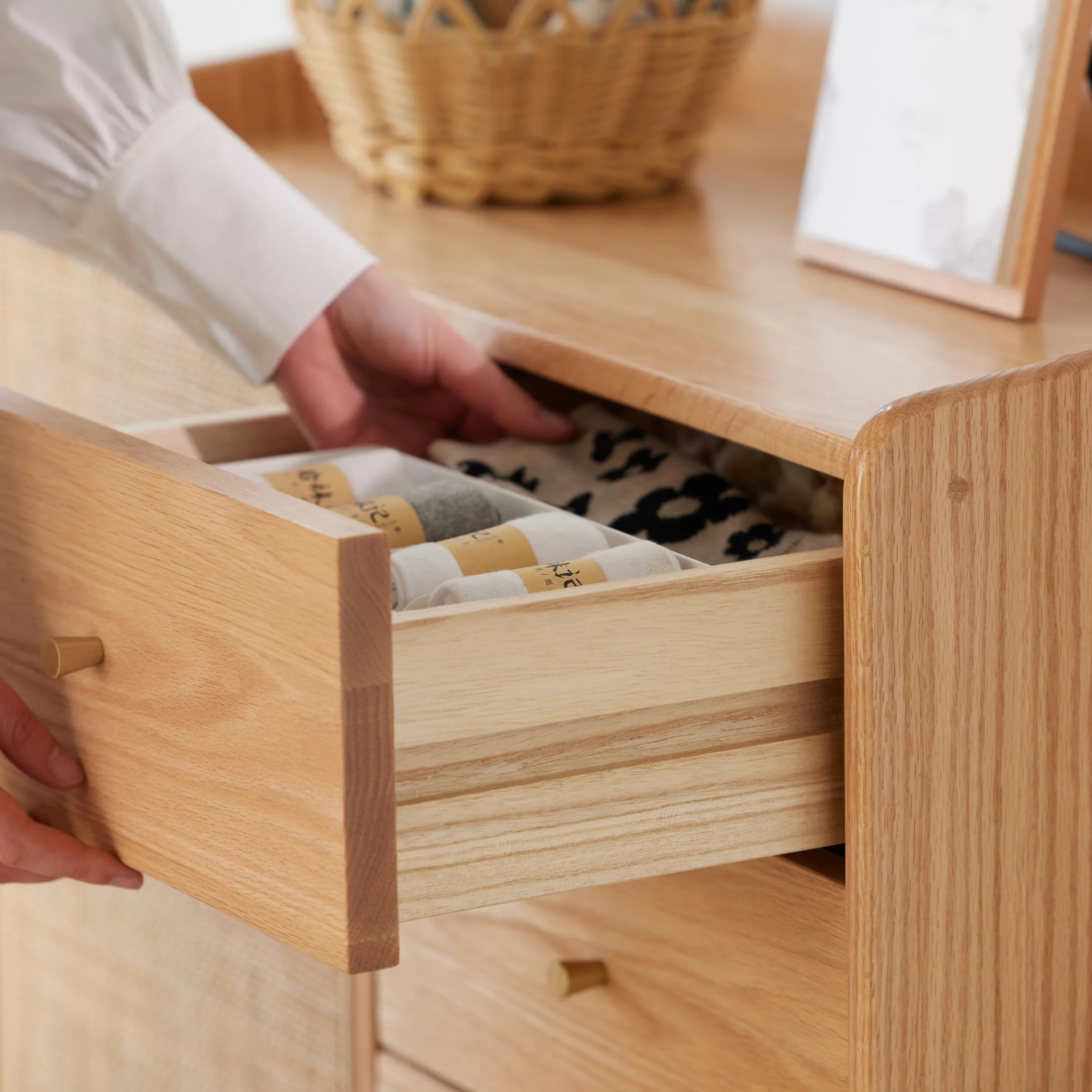Solidwood Calamo Chest of 4 Drawers with Cabinet