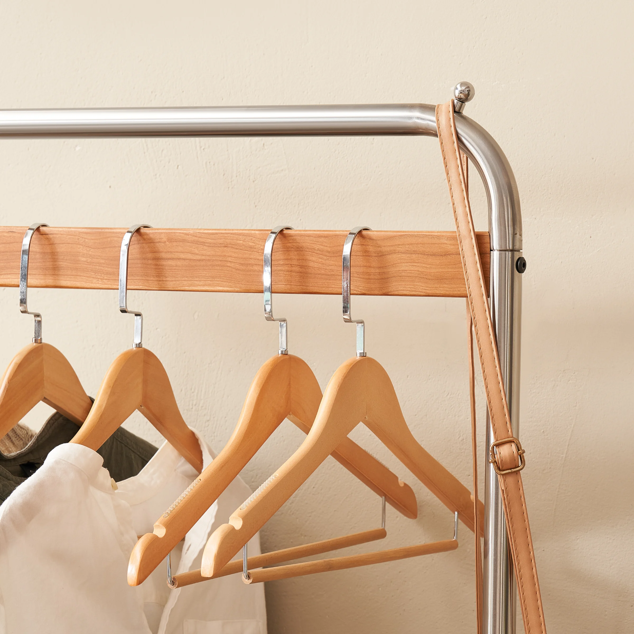 Solidwood Quartz Cherry Clothes Rack with Castors & Basket