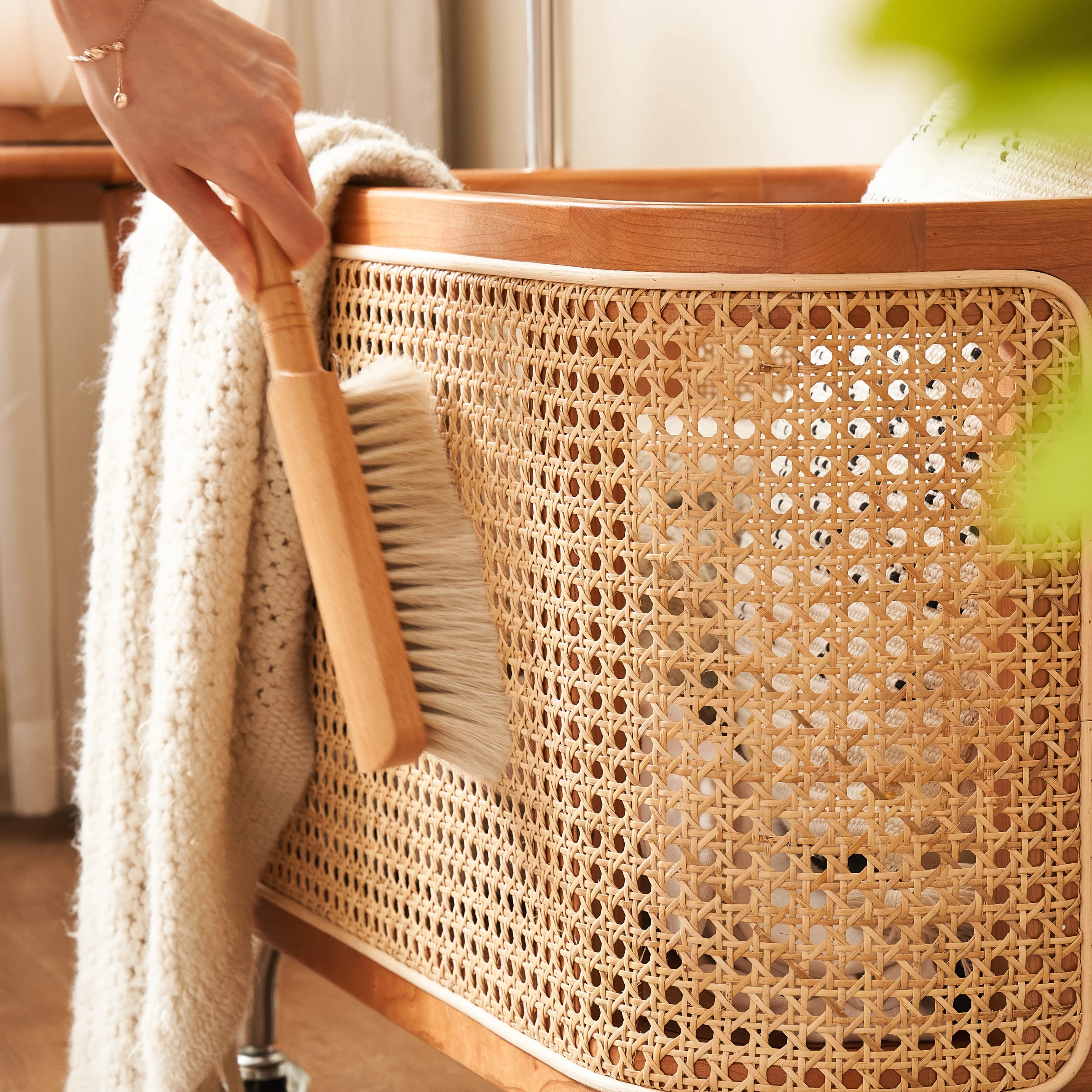 Solidwood Quartz Cherry Clothes Rack with Castors & Basket