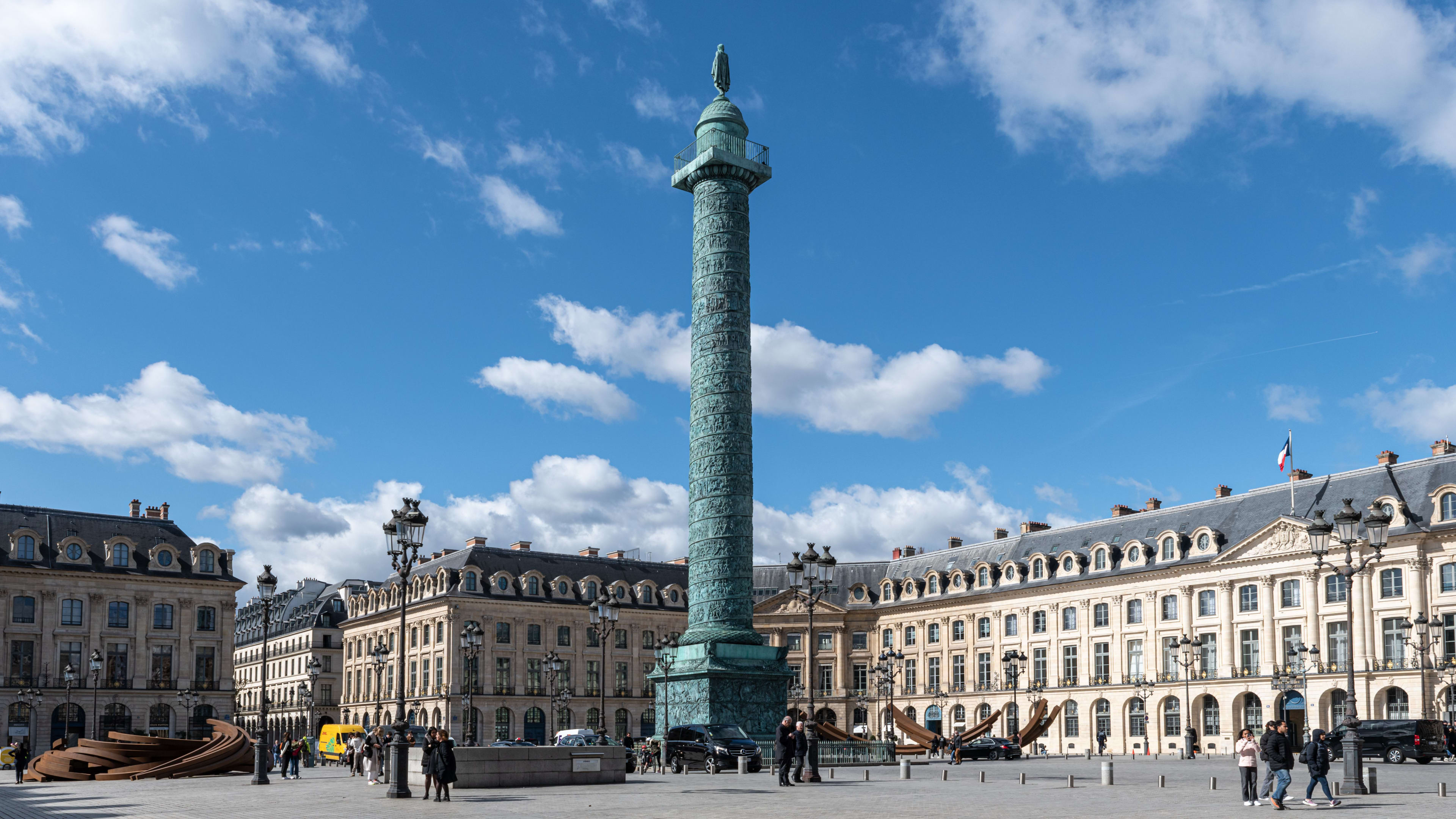 Place Vendôme Paris 75001 – luxury fashion venues near the Ritz
