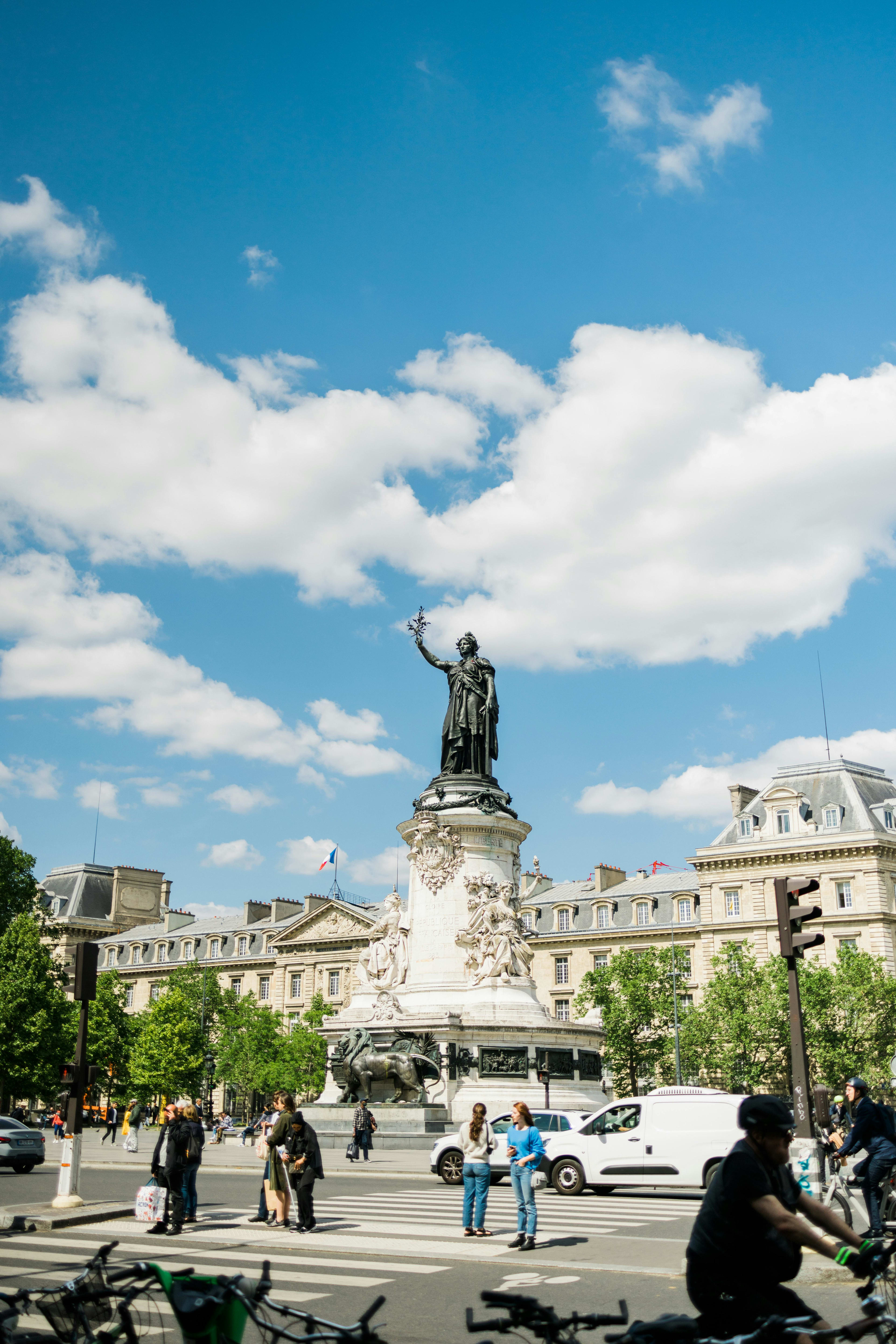 République Paris 75010 – contemporary venues in a dynamic fashion district