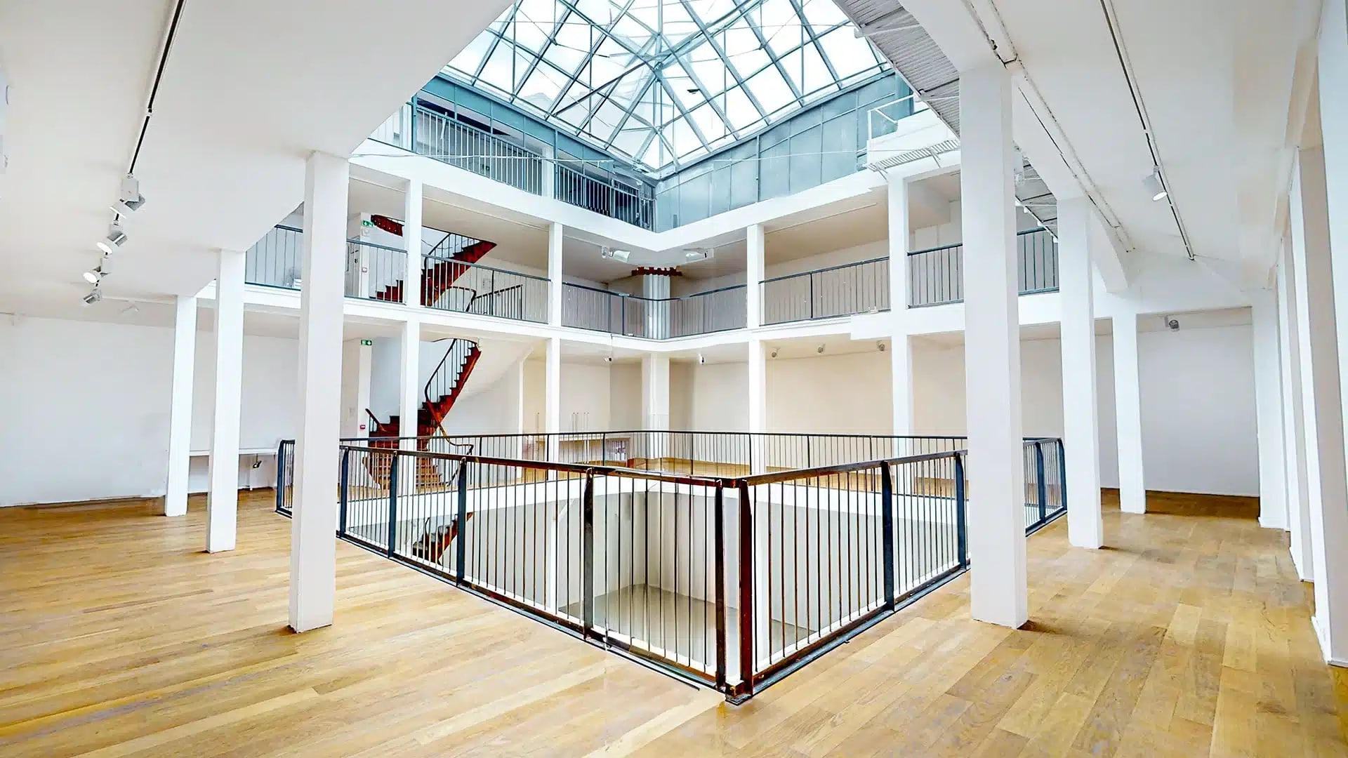 Grand Showroom in Beaubourg