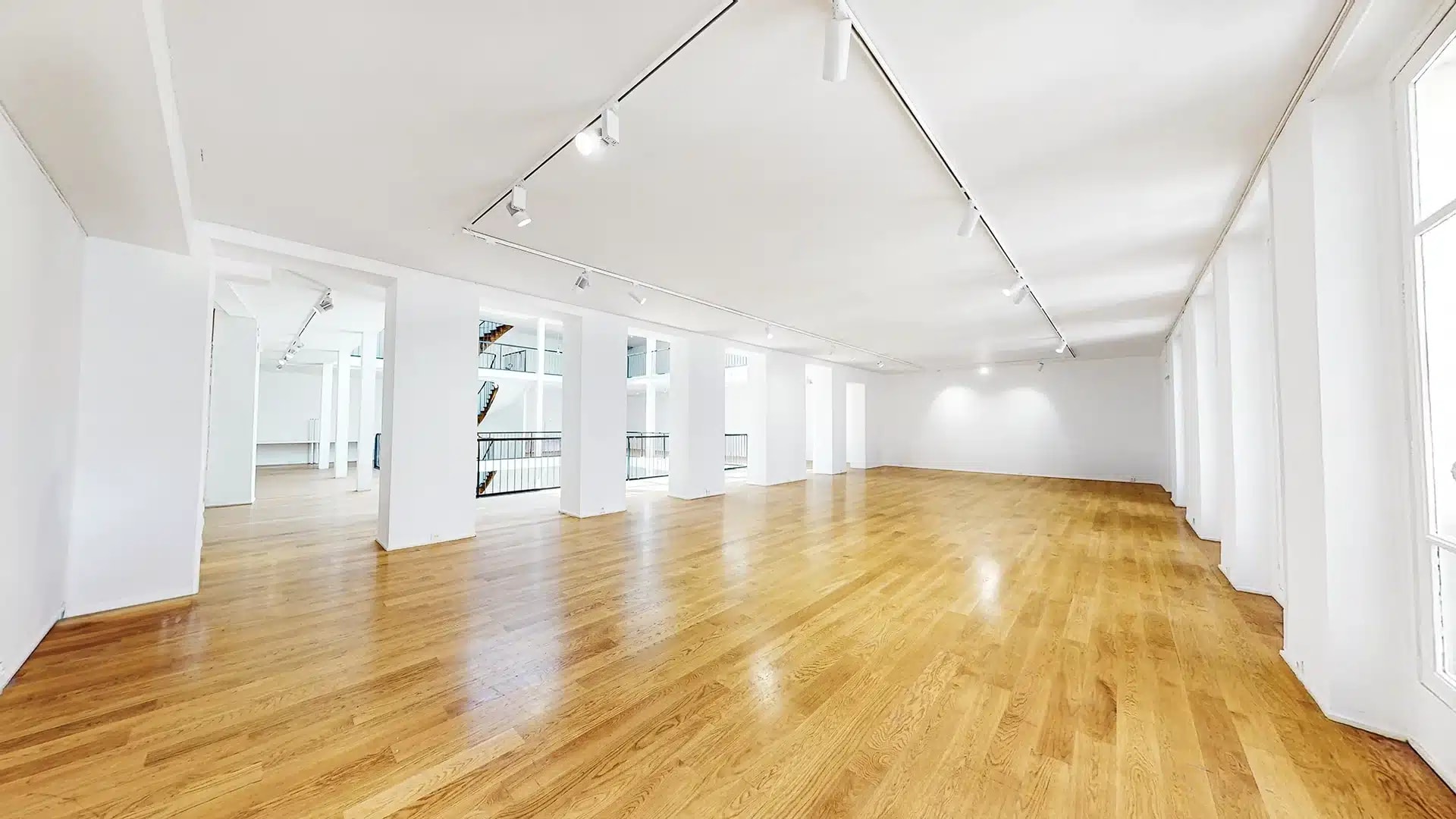 Grand Showroom in Beaubourg