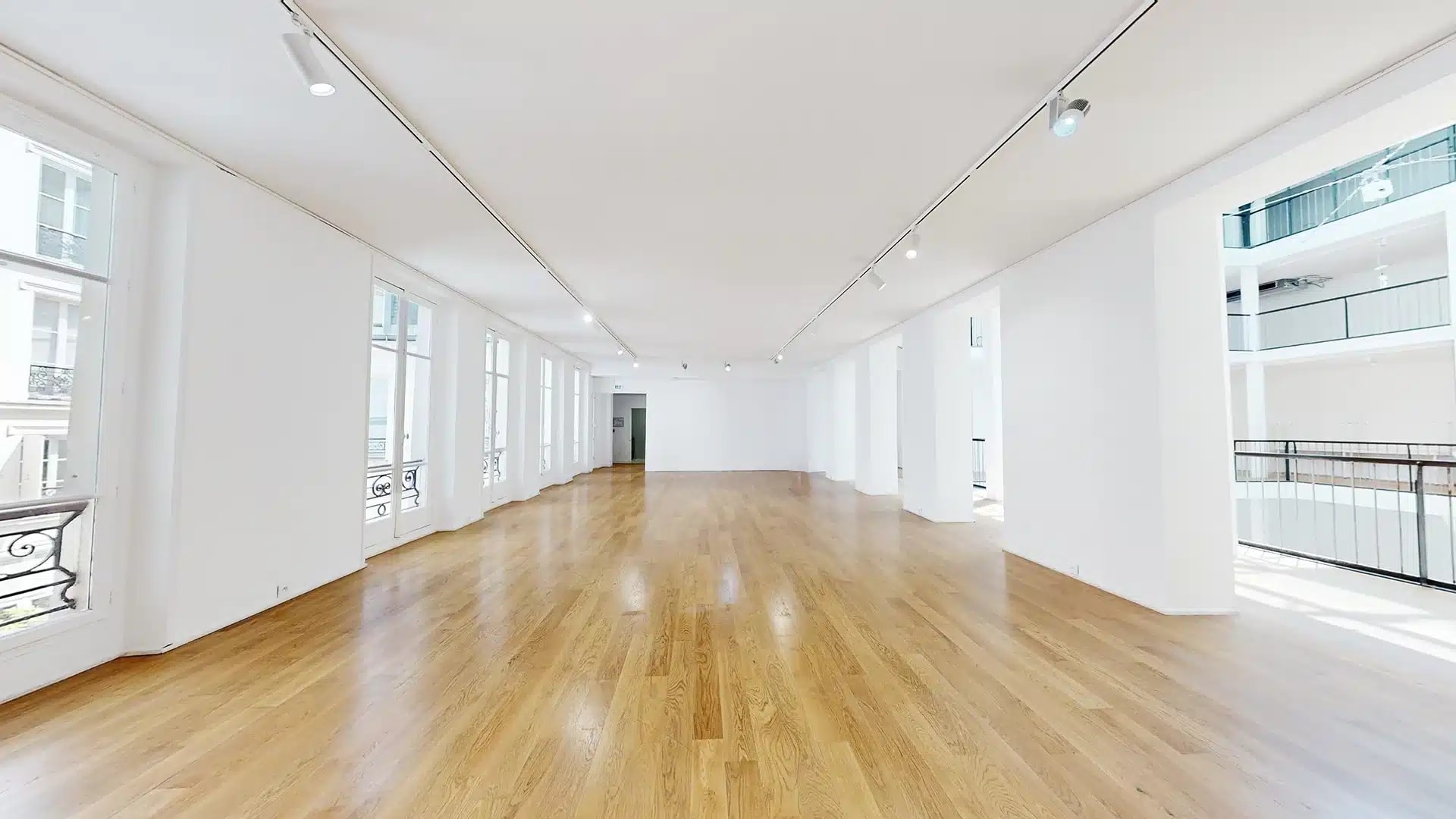 Grand Showroom in Beaubourg