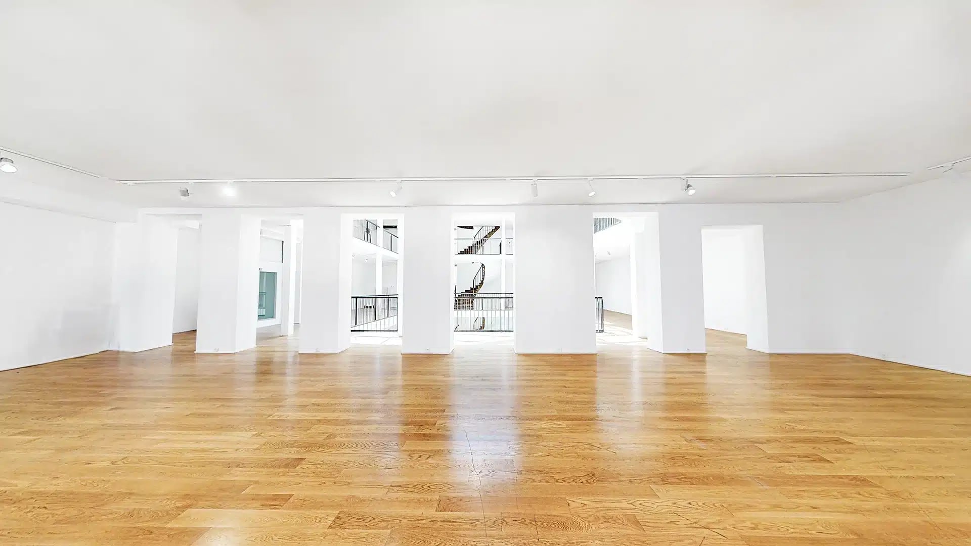 Grand Showroom in Beaubourg
