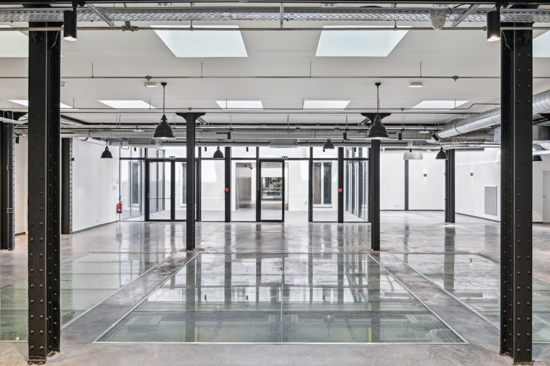 Industrial Glass-Roof Showroom Near Place Vendôme