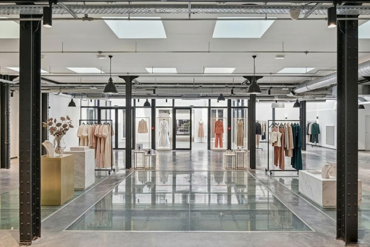 Industrial Glass-Roof Showroom Near Place Vendôme